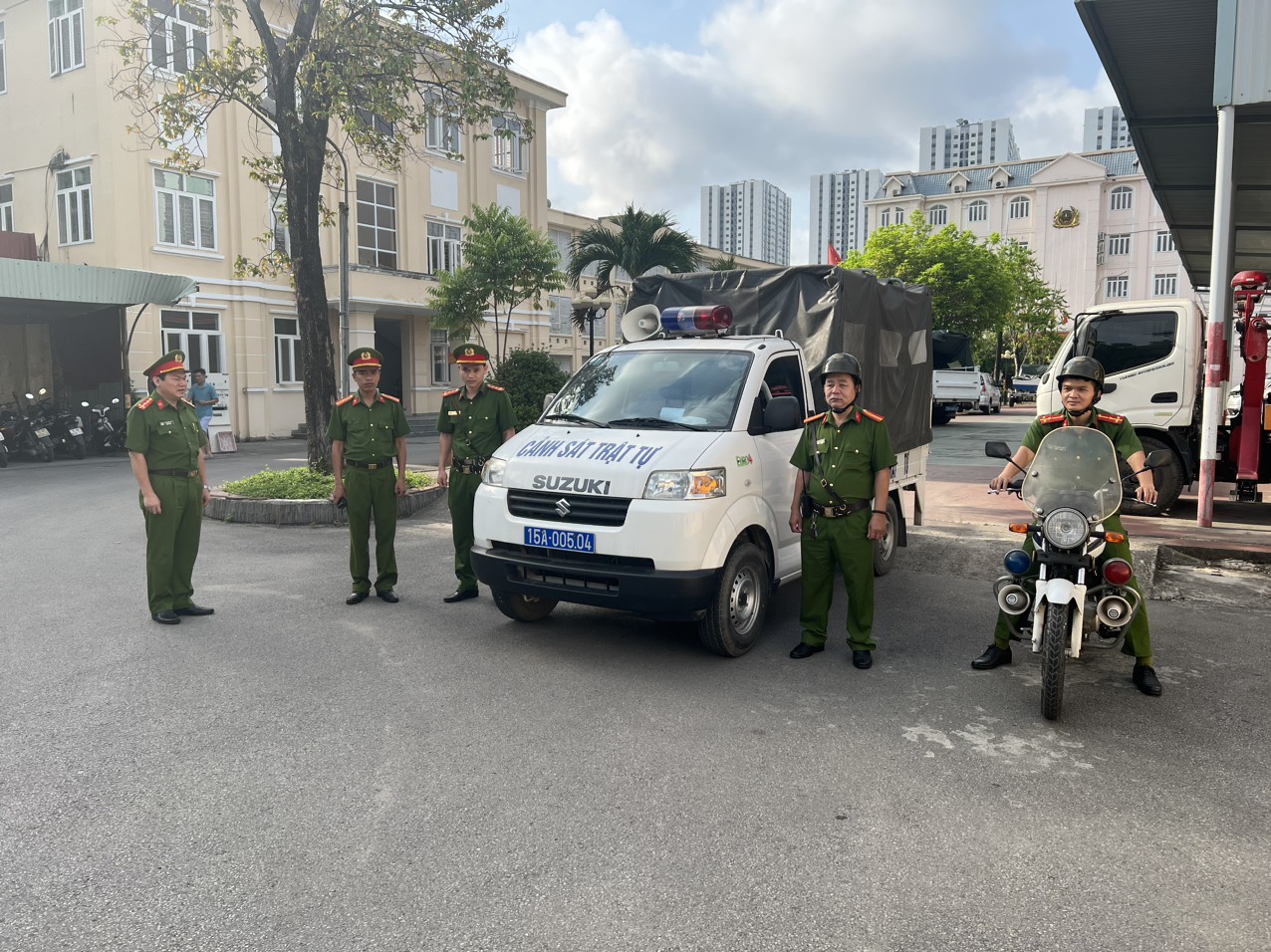 Đội Cảnh sát trật tự - Phòng Cảnh sát QLHC về TTXH: Xử phạt 55 trường hợp dừng đỗ xe không đúng quy định